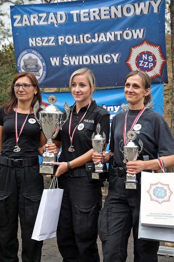 Świdnica: Policjantki z KPP Świdnica na podium VIII Mistrzostwach Strzeleckich