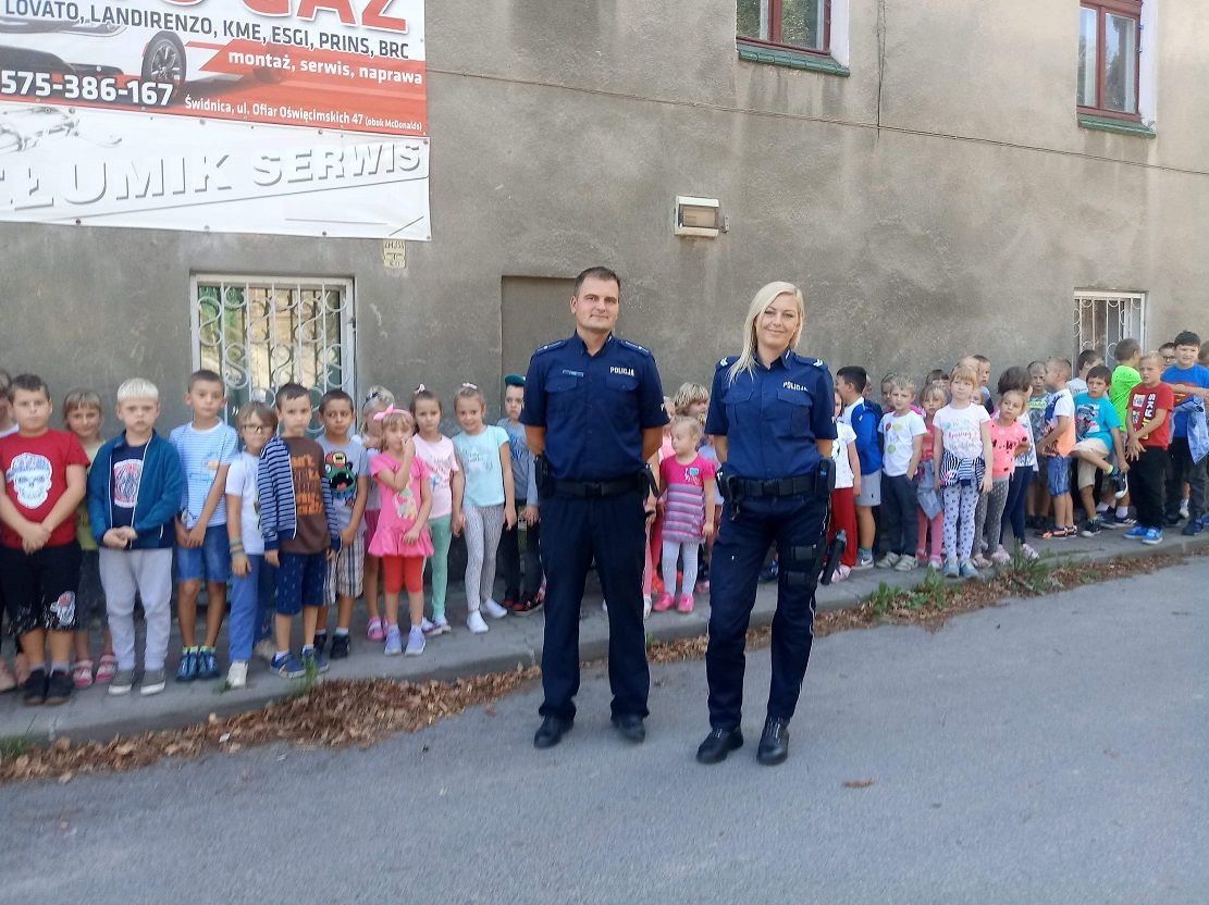 Mokrzeszów: Bezpieczna droga do szkoły – spotkanie z uczniami klas 0–3 Szkoły Podstawowej w Mokrzeszowie