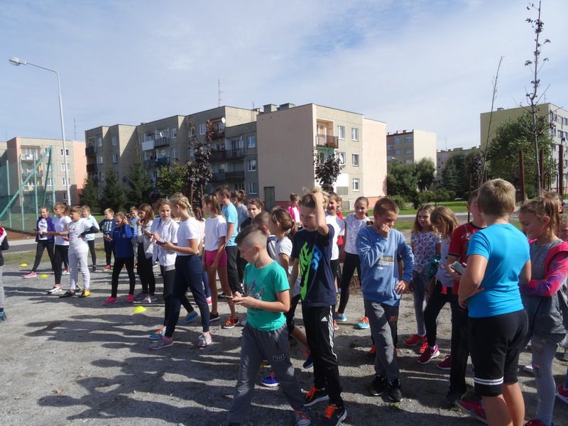 Żarów: Uczniowie SP Żarów włączyli się w akcję "Pomoc mierzona kilometrami"