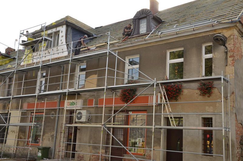 Imbramowice: Trwa remont dachu budynku w Imbramowicach
