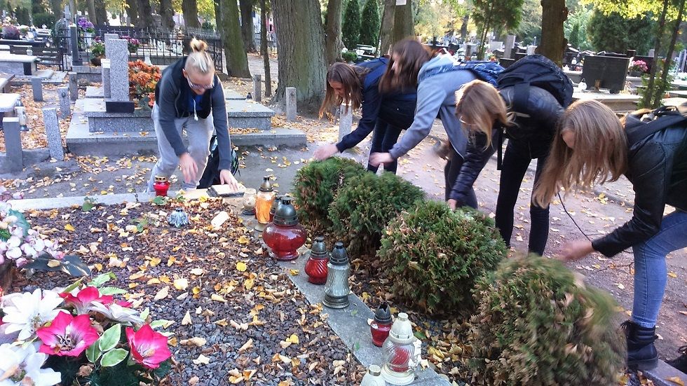 Mokrzeszów: Uczniowie z Mokrzeszowa pamiętają o rocznicy odzyskania przez Polskę niepodległości