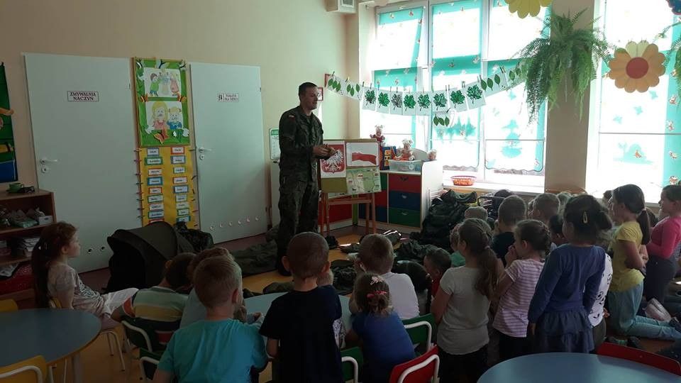 Świdnica: Żołnierz z wizytą u przedszkolaków