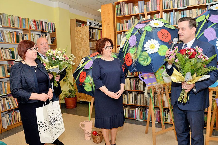 Żarów: Biblioteka świętowała 10–lecie nadania imienia ks. Jana Twardowskiego