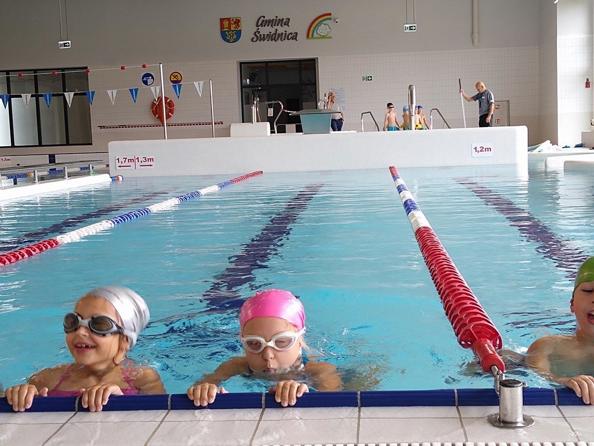 Gmina Świdnica: Uczą się pływać