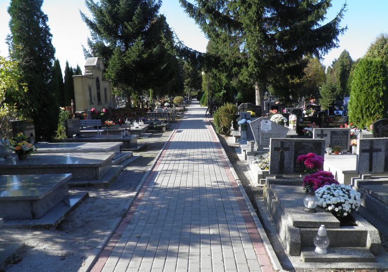 Żarów: Ostrożnie przy cmentarzach