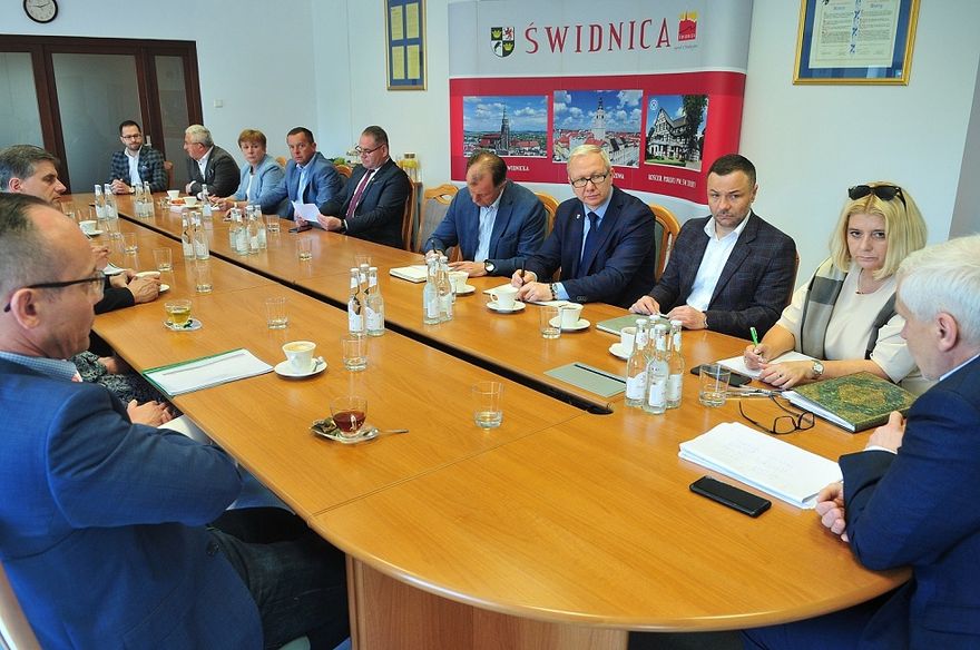 Świdnica: Wojewoda spotkał się z samorządowcami