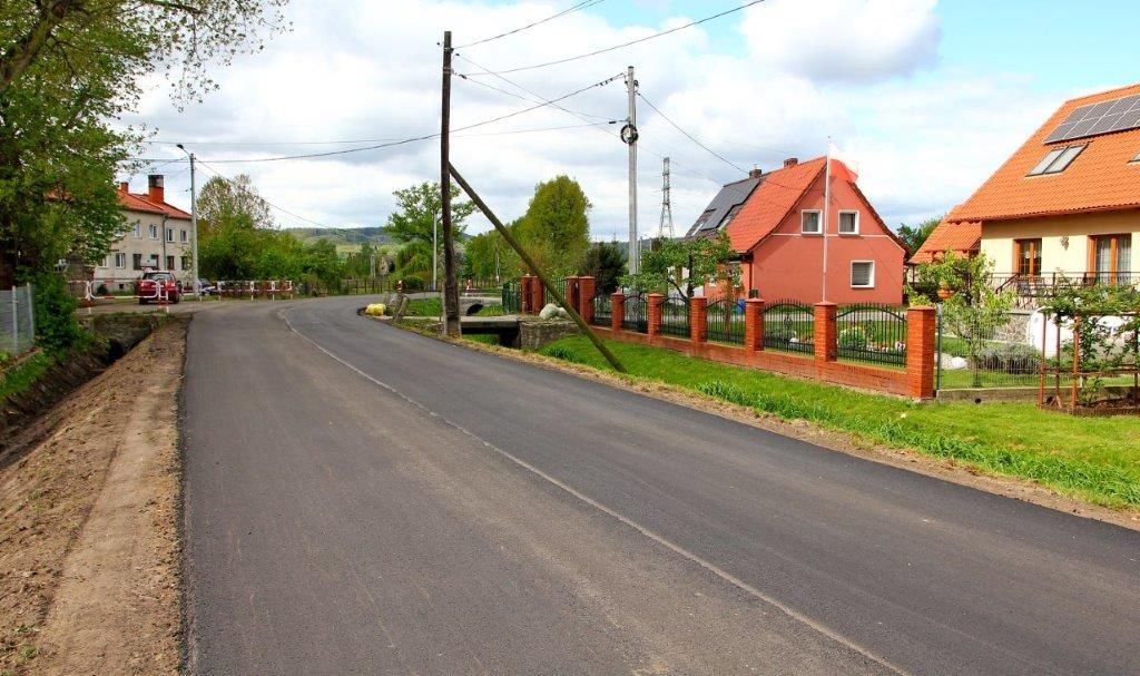 Szymanów: Nowy asfalt w Szymanowie