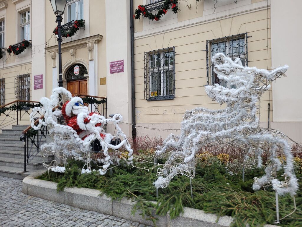 Świebodzice: Trwa zdobienie Świebodzic