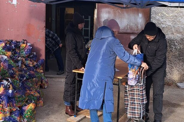 Świebodzice: Paczki dla potrzebujących